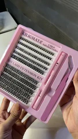 lashes with free glue for only 100+ #lashes #fyp