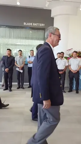 It was a great pleasure to receive the Founder & Chairman of @byd Mr. Wang Chuanfu. History was created when Mr. Wang came to launch and officiated our flagship BYD Global showroom.  We’re so grateful and proud to be part of the historical moments. Let us create more history together with BYD in this new EV era.  #BYD #4x4australia #bydseal #usa🇺🇸 #hybridcar 