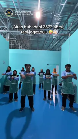 Tim Pengolahan Nih Bestie🤪🤙🏻 #mbg #makanbergizigratis #sppg #makanbergizi #prabowo 