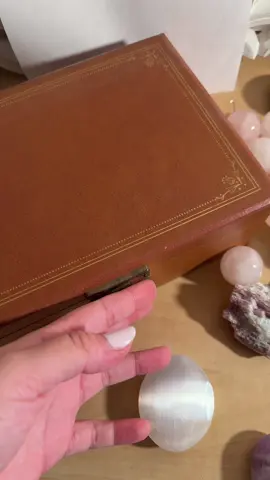 Woot woot 🤭 kinda loving this one 💜 #herbalism #herbal #crystals #vintage 