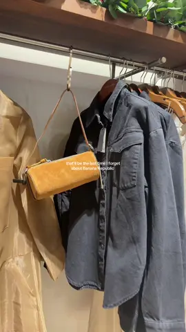 Made a come back baby and I seeee you @Banana Republic 👏🏻 #bananarepublic #shopping #fall