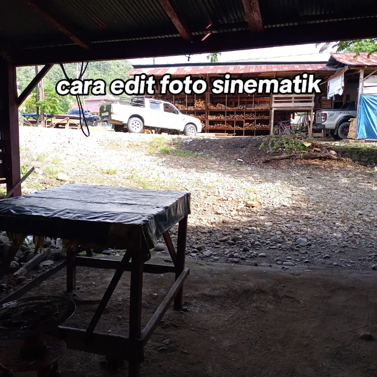 Berikut cara simple bikin nasi goreng yang enak dan cepat 👩‍🍳🍳 🍚 Bahan-bahan: 1 piring nasi putih (lebih bagus kalau nasi dingin/sisa semalam) 1 butir telur 1 siung bawang putih (cincang halus) 1 sdm kecap manis Garam & lada secukupnya Minyak goreng secukupnya 👉 Optional (kalau ada): Sosis, ayam suwir, bakso, atau udang Daun bawang atau bawang goreng buat topping --- 🔥 Cara membuat: 1. Panaskan minyak di wajan. 2. Tumis bawang putih sampai harum. 3. Masukkan telur, orak-arik sampai matang. 4. Tambahkan nasi putih, aduk rata biar nggak menggumpal. 5. Tambahkan kecap manis, garam, dan lada. Aduk terus sampai semua bumbu merata dan warnanya kecokelatan. 6. Cicipi rasa, kalau kurang bisa tambahin garam/kecap lagi. 7. Sajikan hangat, bisa tambahkan telur ceplok, kerupuk, dan timun biar makin mantap😋 #promomakan1111 #fyp #fyppppppppppppppppppppppp 