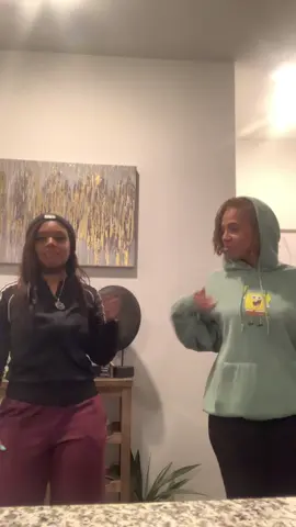 Playing around with my mini @4 7 thought i didnt know the dance @somegoatedgirl so I guess mommy know it. #nightdoneright #mommydaughter #draft #makingmemories 