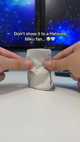 Holographic cube of Hatsune Miku 😍 #hatsunemiku #hatsunemikuedit #miku This is a Holographic cube of Hatsune Miku 