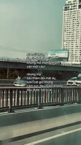 dù tuổi thân, ấm ức thế nào vẫn  không mở miệng than  vãn một câu! nhưng mà  sâu thảm đôi mắt ấy,  luôn cất giữ những  cảm xúc đau buồn không dấu được bất kì ai.@TikTok #up #fyp #xuhuong #ntbq_070 