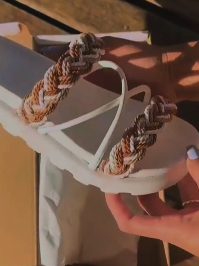 Super estilosa, leve e perfeita pra qualquer ocasião! Garanta já a sua e arrase no look! 😍 #PapeteFeminina #BirkenLuxo #ModaFeminina #ShopeeBrasil #LookDoDia