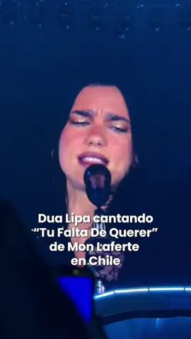 Dua Lipa sorprendió al público chileno interpretando “Tu Falta de Querer” de Mon Laferte durante su concierto en Santiago. Un homenaje emotivo que unió a la artista británica con el alma latinoamericana. #dualipa #radicaloptimismtour #chile #dualipaedit 