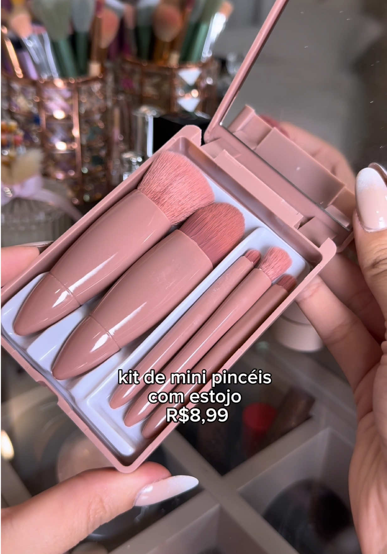 Perfeito para levar na bolsa! 💄 Kit de mini pincéis com estojo #pinceis #pinceisdemaquiagem #maquiagem #tiktokshop #achadinhos