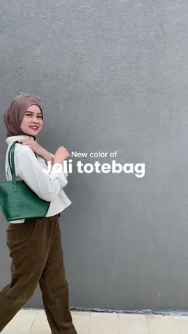 siapa yang udah punya warna iniii? comment dong! 👀 #tgifproject #newdrop #totebag #rekomendasitotebag 