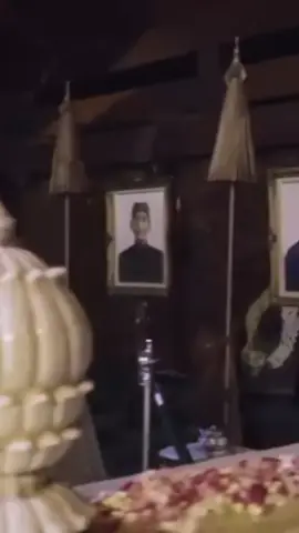 Ibu Titiek berkunjung ke makam ibuk Tien di  Giribangun, seorang ibuk adalah cinta pertama anak2nya😊💗@Titiek Soeharto  @Titiek Soeharto PS @Athyw💋 @Callme.honey😚💅 @pesona ibu negara08😍❤️ @stylostrs @4rin_be @🤍 Luvly Titiek Soeharto🤍 @fitriiiii @s_azzahra @Fans_Titiek Soeharto🥰 @lvshs_   #soeharto #titieksoeharto #Ibunegara #ptli_official #prabowo 