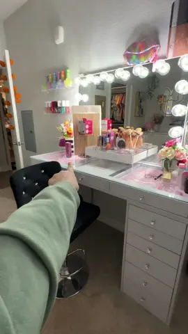 Decorating My Makeup Vanity For Christmas… with only $25👀😭 #makeupvanity #DIY #christmasdecor 