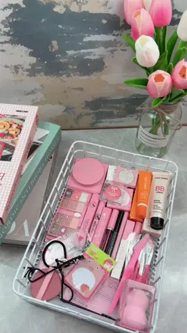 67 ribu isi nya banyak😍#setmakeup #setmskeupmurah💄🥰 #makeuppemula #makeupmurah #paketmakeup 