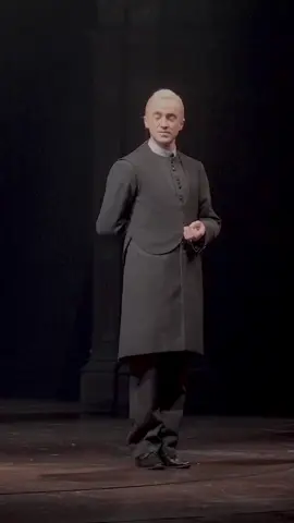 Tom Felton está de volta como Draco Malfoy na peça Harry Potter and the Cursed Child e faz sua estreia na Broadway! 💚 🥹 #harrypotter #dracomalfoy #draco #dracotok #slytherin 