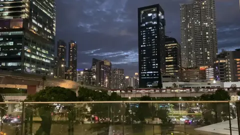 Ibukota emang secakepp ini 😍 #jakartacitylight #trinitytower #citylights #familymart #jakartacity 