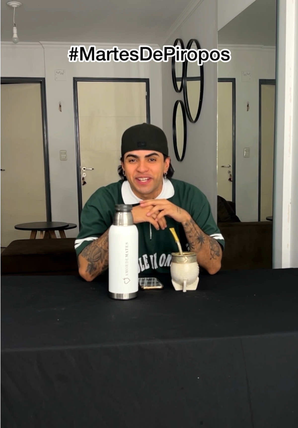 Volviendo #MartesDePiropos!! ✌🏻😅😂 Y vos ? Te sabes alguno ?? Déjalo en los comentarios!! 😎🍿 #piropos #chamuyos #paratii #fyp 