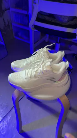 ANTA KT BM Basketball Shoes. Grabe ang GWAPO MGA GAR!!! Malakas ang spike, makapit, at magaan yan. Goods pang basketball, pang pormahan, at pang daily use. #anta #antaktbm #klaythompson #basketballshoes #basketball