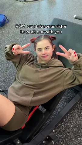 Strike a pose ✌️😂 Training vibes powered by @Women‘s Best 💪 PSA: Power & Define are from just 9.99 for a limited time 👀🔥 Don’t sleep on this one! #funnyvideos #funny #memes #comedy #viral 