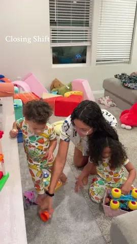 I usually don’t have them help me because it takes SIGNIFICANTLY longer but I think I found a trick😂🤪 #closingshift #cleanwithme #toddlermom #CleanTok #sahm 