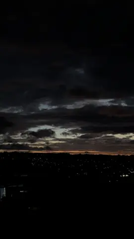 Tantos recuerdos atrapados en una canción 🥺🥺🥺 #recuerdosdesbloqueados #pegadito #tommytorres #noche 