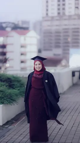 “From late nights to stage lights ✨🎓”	 Alhamdullilah 😘🤭