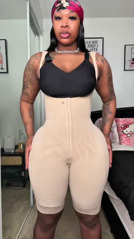 My first post-op day and this was the only thing that actually felt comfortable 💅🏽 No bra, no sleeves, no pressure — just compression where I need it. The Stage 1 No Bra helped reduce my swelling without pain and kept my figure in check 💎 It’s so soft you forget you’re wearing it, but the results… you won’t forget. ✨ Heal with comfort, move with confidence, and shine from day one. #SnatchedBody #Stage1 #NoBraFaja #ColombianFaja #BBLRecovery     