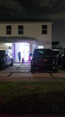 El amor  de Mi hija Aisha me hace tan feliz  que no me cabe en mi pecho🙏👑👑❤️❤️💪