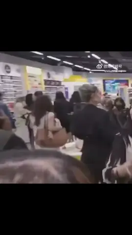 kenapa gwe bisah ngefans sama mereka kek gini 😭😭... kelakuan kalian bkin gwe gila 👿👿 😭😭 LINGORM LEGO STORE OPENING #LingOrmLegoCertifiedStore #Linglingkwong #ormkornnaphat #Ling0rm #lingormforever💍 