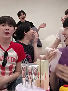 Who’s laughing? I wanna laugh too 😌 #cooheart #bbasjtr #pondponlawit #bbeverpj #foureveryouproject #เพราะรักนําทาง #fyppppppppppppppppppppppp #viral #earthkatsamonnat #pondearth #maxkybas #bevertonliew #actorthai #bltheseries #blactors #phimhay #โจฮันนอร์ธ @TikTok 