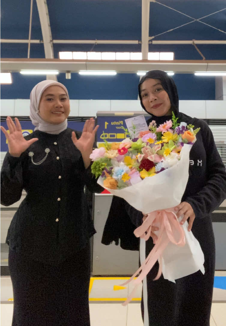 jalan mundur tapi bukan undur undur @raflesiaarnoldi 