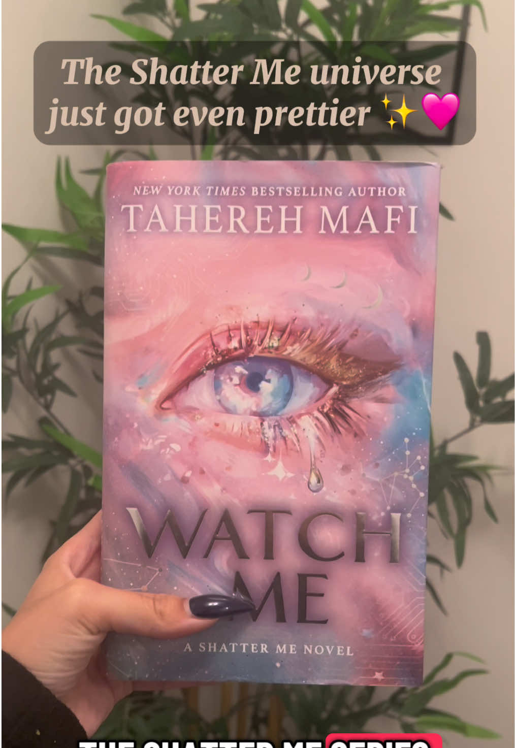 This first edition has me in a ✨chokehold✨ To the fabulous @tahereh mafi 🥂  #BookTok #Taherehmafi #watchme #shattermeseries 