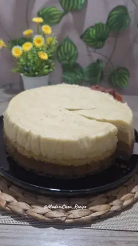 BOLU KUKUS MOKA COKLAT...Empat lapisan lembut yg tersusun rapi, aroma Moka berpadu dengan Coklat , menghadirkan cita rasa klasik yg memanjakan Lidah. #Bolukukusmokacoklat#Bolulembutberlapis#Citarasanusantara#Klasikdalamrasa