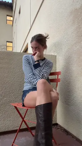 Hoping this video attracts all the French girls (please no more male followers) 