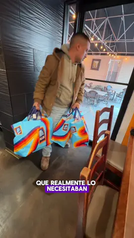 Unidos por el corazón 💖 Gracias a @el.campestre.42 @Tío Luis Tacos and café y a todos los voluntarios @karolxo @germangenius1 @El Javis por llevar esperanza a 60 familias 🙏✨ #mexicanrestaurant #chicagofoodie #LatinosUnidos #calcazar20 #Bendiciones