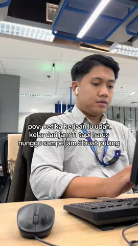 sibukin diri lah solusinya, komen dong guys kalian kalo sok sibuk ngapain? #fypage #corporatelife #work 
