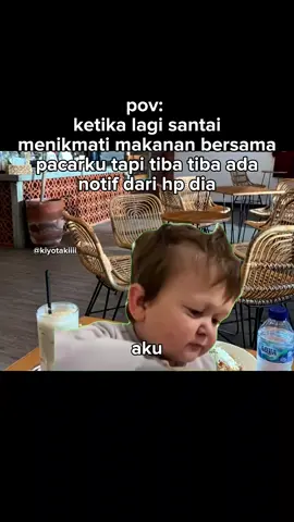 siapa sih yang ngechat kamu pas lagi makan😡 #meme #memekucing #kiyotakiiii #fyp #kucinglucu 