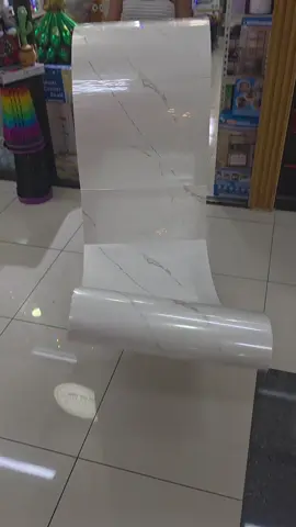 ✨Dale un toque de lujo a tus paredes con papel adhesivo marmolado 😍🧱 #DecoraciónFácil #DecoraciónHogar #PapelAdhesivo #EstiloMarmolado