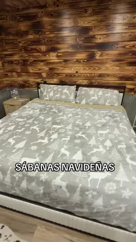 Juego de sábanas de franela tipo velvet con diseño navideño de renos y árboles. Suaves, calientitas y perfectas para darle a tu habitación un toque festivo esta temporada. #TikTokShopFinds #HolidayDeals #ChristmasGift #HomeDecor #ElegantComfort 