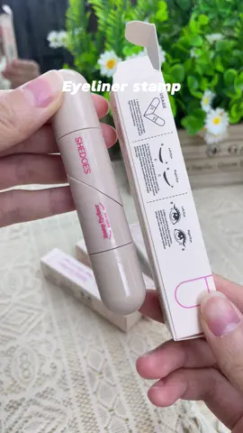 Foolish eyeliner seal to create a perfect cat's eye🤩👏🏻#Eyeliner #makeup #TikTokShopBlackFriday #TikTokShopCyberMonday #spotlightfinds 