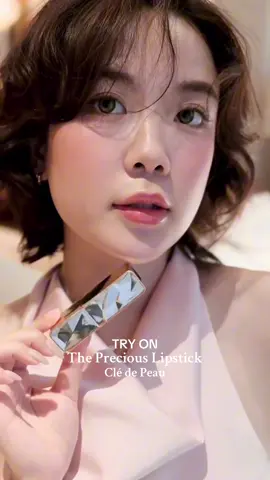 Son mịn như bơ, mịn tệp môi khó có thỏi son nào đạt được độ mịn mềm và căng mọng môi như vậy.  Mỗi tội bảng màu hơi khó chọn, tông son sẽ hợp với các chị thích sang trọng đồ đó ✨ #phgkin #3Brothers  #cledepeaubeaute 