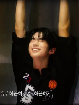 do you think, dohoon can pull off this trend? 42: of courseimnida 🐺: kkabuljima #투어스 #TWS #247withus #tws_pledis #dohoon 