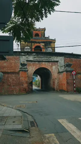 Huế hôm nay 12|11 Nhiệt độ tầm 25° nhiều mây mưa phùn nhẹ  Huế đã bước sang mùa mưa. Âm thanh bên ngoài không còn tĩnh mịch mỗi sớm mà thay vào đó là 