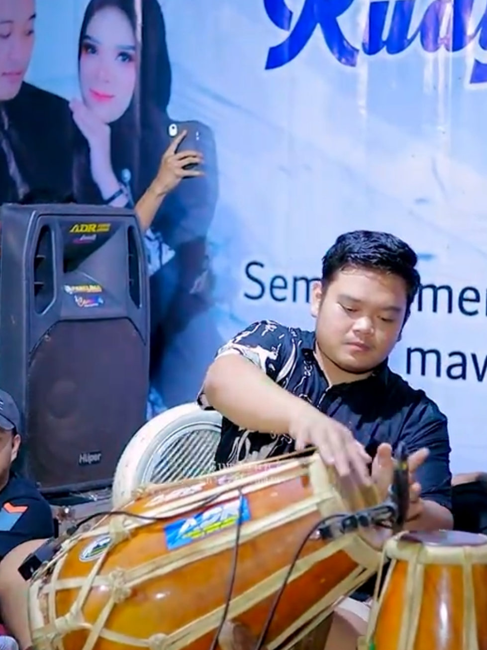 truntung tatak dangdut🙌😆 @lailyadiva.real @yovie_meilano  #pelantapipasti #fyp #dangdutstory #jamaahcamelia #ojingjepara 