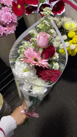 🌸🌸🌸🌸🌹🌹🌹🌹 — For order 081527135742 Igoy  Cala_florist Tiktok Cala_florist Lokasi 📍08.00 - 15.00 di rumah jagung kesesi 📍16.00 - 22.30 di alun alun kajen lapak bunga paling ujung deket gapura alun alun sebrang taman mandurorejo oake payung bulat biru banner CALA FLORIST. #fyp #fypシ゚viral #xyzabc #freshflowers #freshflower #flowers #flower #florist #bungaasli #bunga #freshflowerpekalongan #kajen #kesesi #bojong #sragi #wiradesa #buaran #doro #talun #karanganyar #pekalongan #bodeh #comal #pemalang #batang #ValentinesDay #fyp 