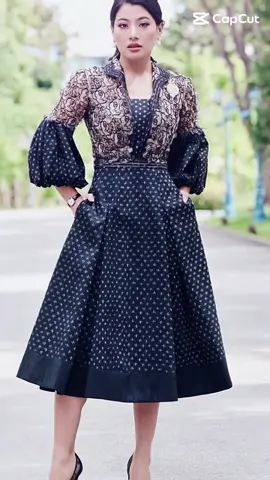 hrsirivannavari 2017, and still glowing Not my first Tirapan dress moment ăn'lng = timeless & sustainable fashion ใส่ไปงาน Paris Fashion Week 2017 และงานผ้าไทย 2025 ก็ยังคงเก๋ 💅 #sustainablefashion #ผ้าไทยใส่ให้สนุก#sirivannavari #ทรงพระเจริญ 