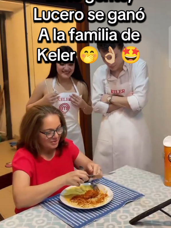 LU Y KELER cocinaron un plato típico de Perú 🇵🇪 tallarin rojo con pollo y papa a la huancaina y les quedo de re chupete 😋 tanto que su suegrita digo la mamá de Lu comió y antes ya había cenado y el camaraman(Andre) de Keler fue por el tercer plato 👌🏼 #comidaperuana #delicius #luceroserpa #kelertv #paratiiiiiiiiiiiiiiiiiiiiiiiiiiiiiii @𝑳𝑼𝑪𝑬𝑹𝑶 𝑺𝑬𝑹𝑷𝑨🦄 @kelertv 