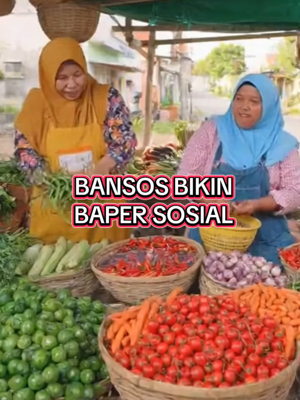 BANSOS BIKIN TETANGGA BAPER SOSIAL Kaum emak-emak lebih memilih harga sembako murah daripada Bansos. Apalagi, listrik lebih murah sehingga kulkas jadi lebih tenang.  Buat mereka, Bansos bikin tetangga yang gak kebagian menjadi baper sosial secara massal. Ini kecemburuan sosial dari kebijakan tang banyak salah sasaran   #bansos 