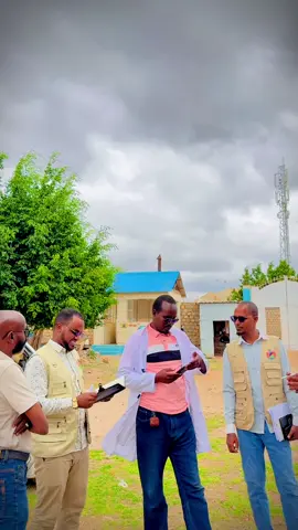 Masuuliyiin ka socda Wasaaradda Caafimaadka DKGS oo uu hogaaminayey Mudane Abdirahman Hussein, iskuduwaha arimaha caafimaadka Degmada baydhabo ee wasaaradda ayaa kormeeray dhoor xaruumood oo ku yaala magaalada baydhabo. 