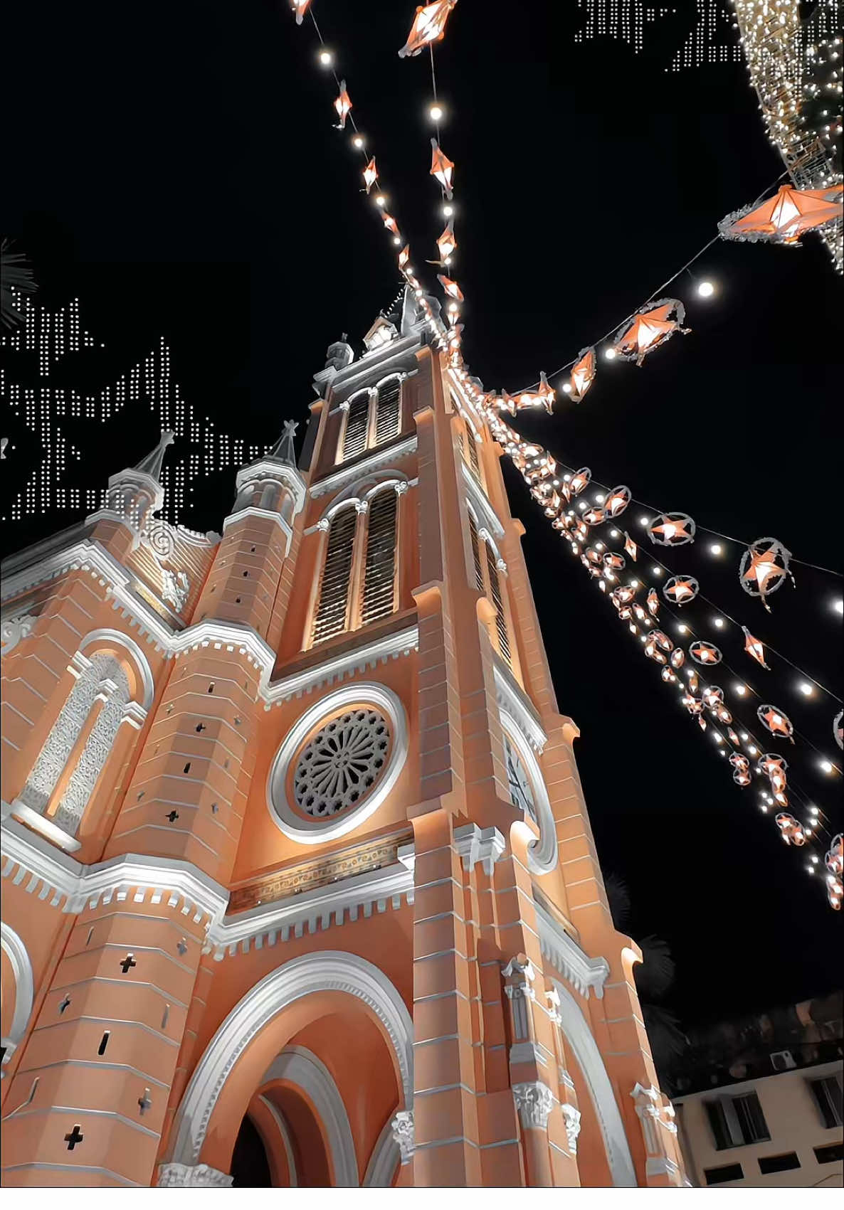 Năm nào cũng đợi khoảnh khắc lên đèn của nhà thờ ✨ #saigon #nhididau #nhathotandinh #giangsinh #giangsinh2025 