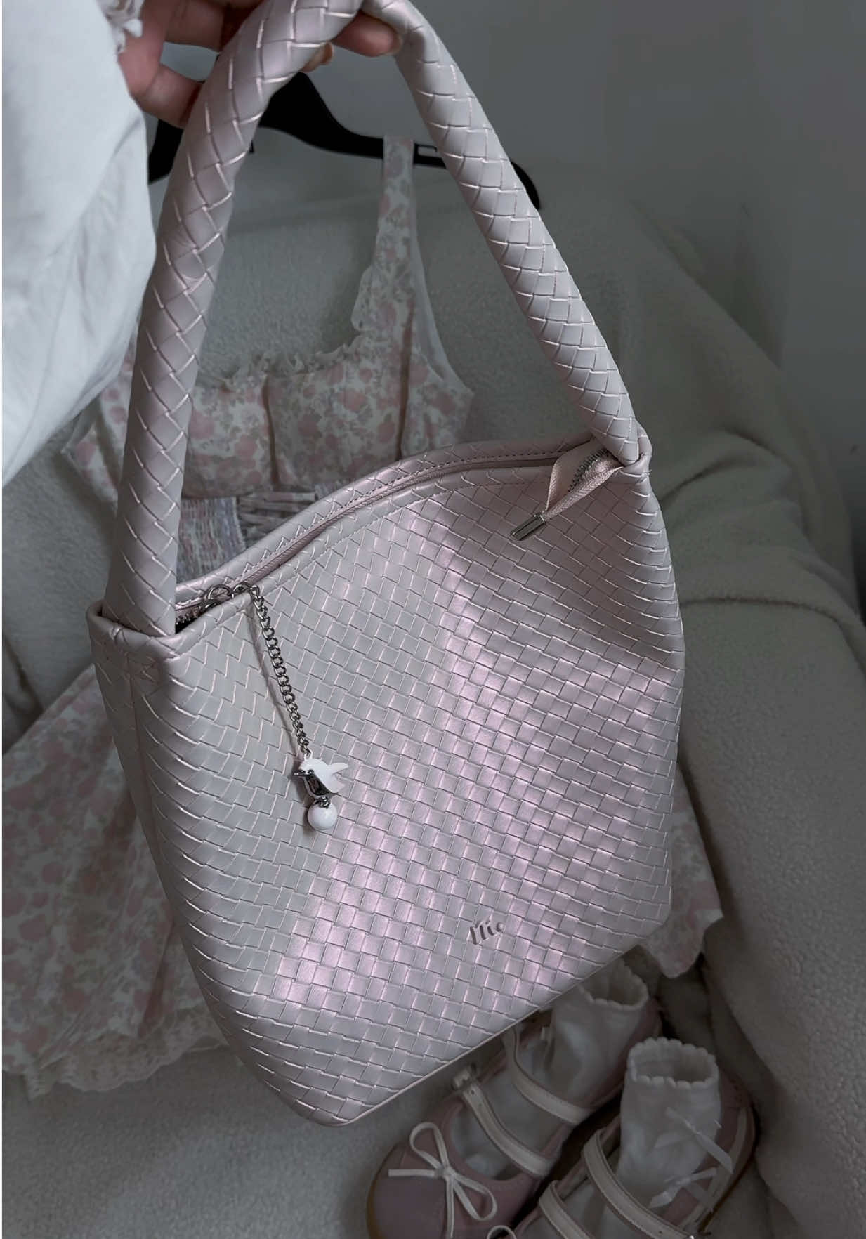 Túi vừa đẹp, vừa đựng được nhiều đồ chốt liền em này đi, xinh lắm 🎀🎀 #review #bag #tuixachnu #totebag #mossdoom 