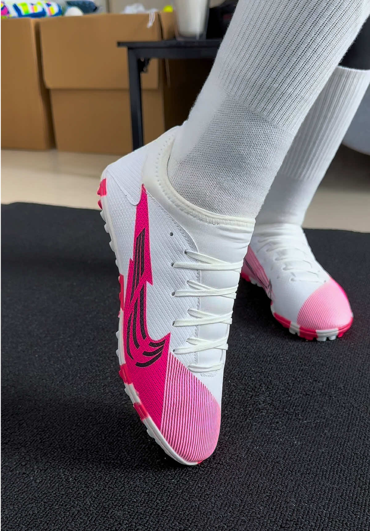 Gợi ý mẫu giày đá bóng Vapor 13 Pro VN #BóngĐá #Football #giàyđábanh #reviewgiaydabanh #giàyđábóng       